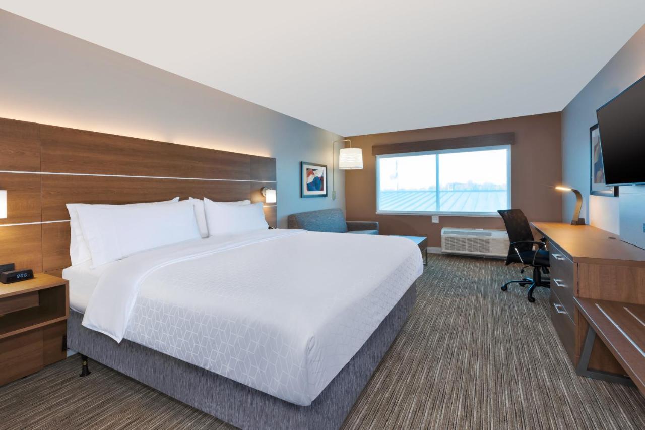 Holiday Inn Express & Suites - Cedar Springs - Grand Rapids N, An Ihg Hotel Экстерьер фото