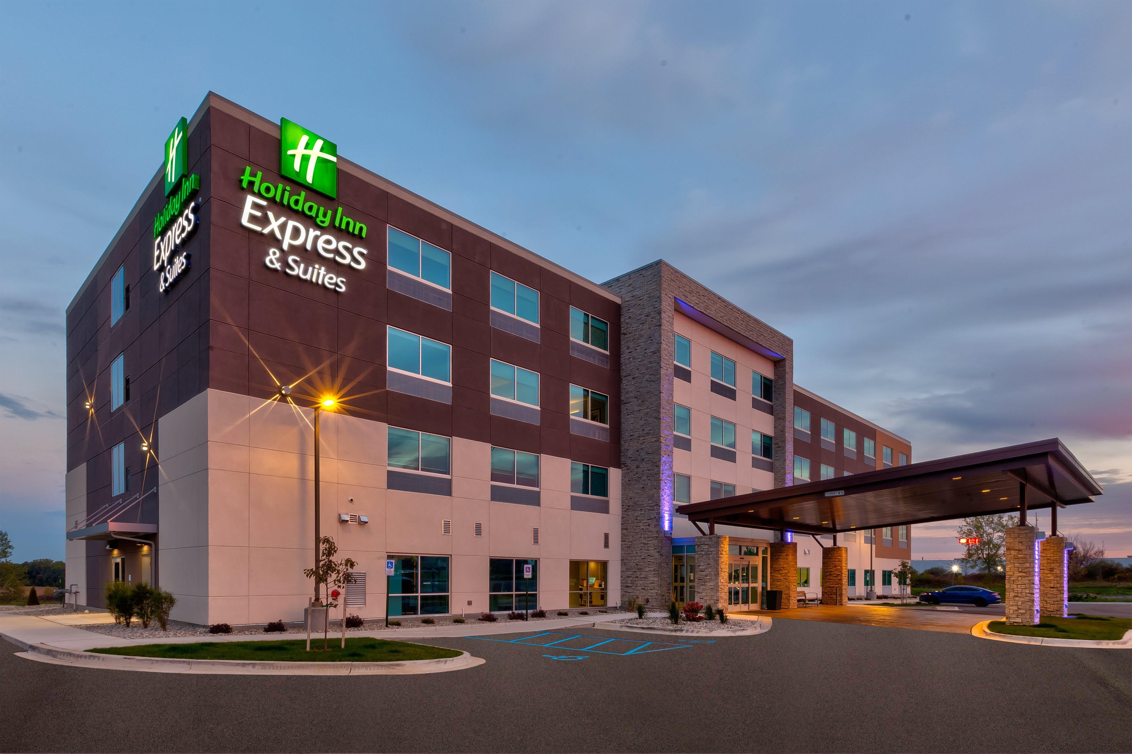 Holiday Inn Express & Suites - Cedar Springs - Grand Rapids N, An Ihg Hotel Экстерьер фото