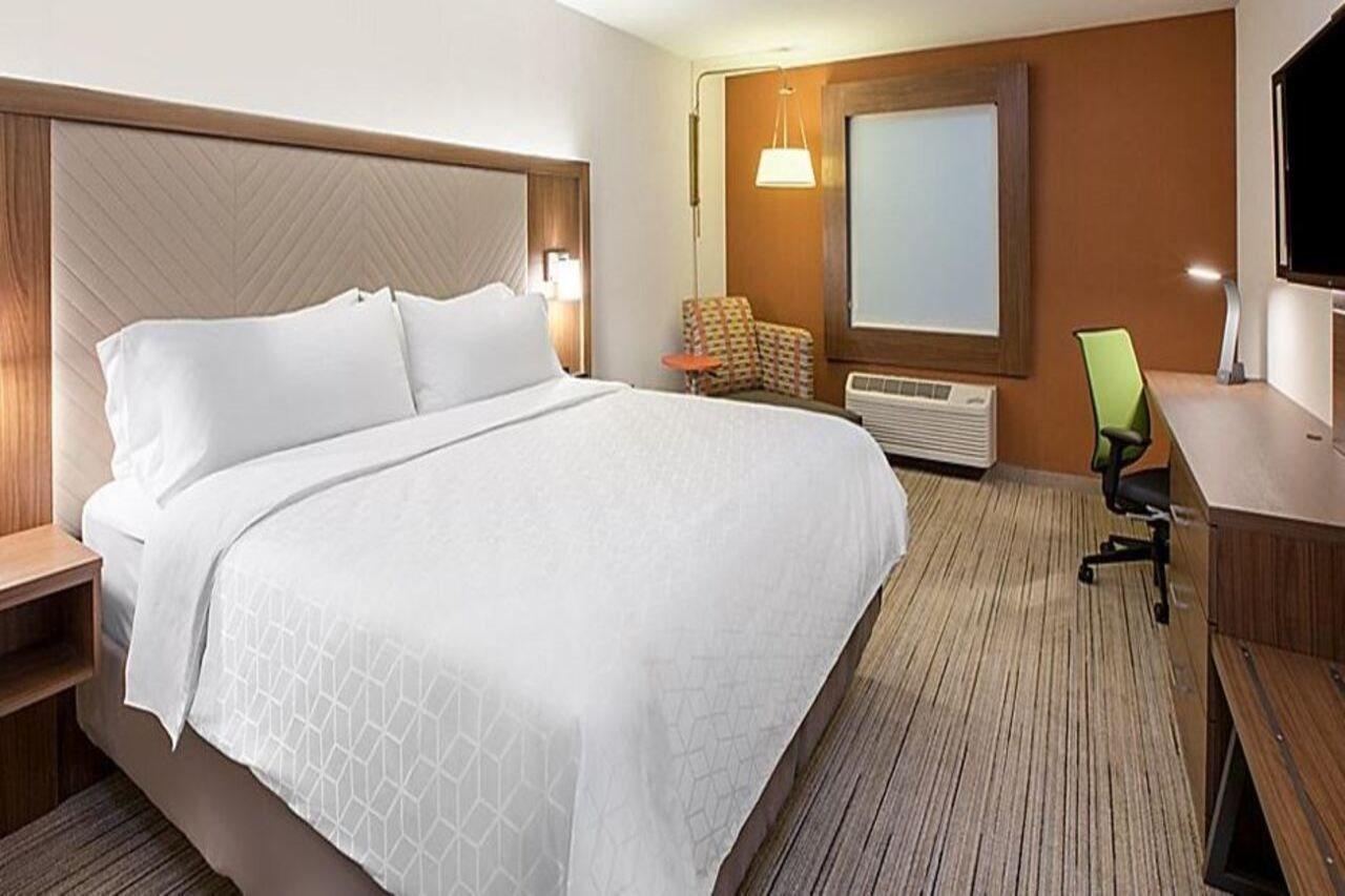 Holiday Inn Express & Suites - Cedar Springs - Grand Rapids N, An Ihg Hotel Экстерьер фото