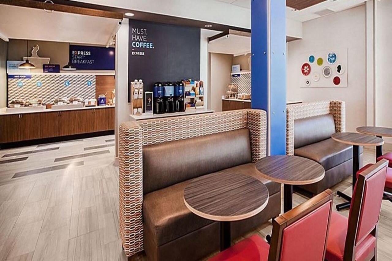 Holiday Inn Express & Suites - Cedar Springs - Grand Rapids N By Ihg Экстерьер фото